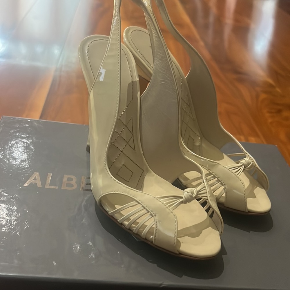 Brand New Alberta Ferretti Sandals 35 Ivory Patent